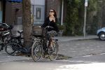 Amsterdam 31 augustus 2019
Susan Visser op de fiets in Amsterdam zuid.