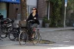 Amsterdam 31 augustus 2019
Susan Visser op de fiets in Amsterdam zuid.