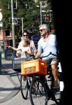 Amsterdam 31 augustus 2019
Victor Reinier met vriendin en dochter op de fiets