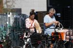 Amsterdam 31 augustus 2019
Victor Reinier met vriendin en dochter op de fiets