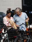 Amsterdam 31 augustus 2019
Victor Reinier met vriendin en dochter op de fiets