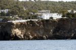 Ibiza  18 augustus 2019
De villa / huis van Wesley Sneijder en Yolanthe Cabau vanaf zee gezien.