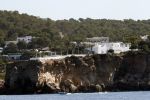 Ibiza  18 augustus 2019
De villa / huis van Wesley Sneijder en Yolanthe Cabau vanaf zee gezien.