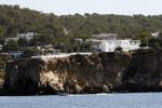 Ibiza  18 augustus 2019
De villa / huis van Wesley Sneijder en Yolanthe Cabau vanaf zee gezien.