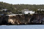 Ibiza  18 augustus 2019
De villa / huis van Wesley Sneijder en Yolanthe Cabau vanaf zee gezien.