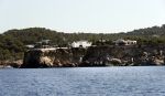Ibiza  18 augustus 2019
De villa / huis van Wesley Sneijder en Yolanthe Cabau vanaf zee gezien.