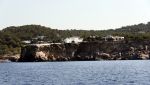 Ibiza  18 augustus 2019
De villa / huis van Wesley Sneijder en Yolanthe Cabau vanaf zee gezien.