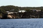 Ibiza  18 augustus 2019
De villa / huis van Wesley Sneijder en Yolanthe Cabau vanaf zee gezien.