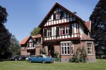 Diepenheim 24 augustus 2019
Wibi Soerjadi geeft tuinconcert in de tuin van zijn huis.