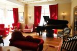 Diepenheim 24 augustus 2019
Wibi Soerjadi geeft tuinconcert in de tuin van zijn huis.