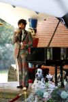 Diepenheim 24 augustus 2019
Wibi Soerjadi geeft tuinconcert in de tuin van zijn huis.