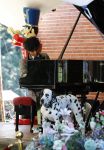 Diepenheim 24 augustus 2019
Wibi Soerjadi geeft tuinconcert in de tuin van zijn huis. Hond Wibi