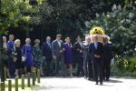 Den Haag 22 augustus 2019
Afscheidsdienst voor prinses Christina op paleis Noordeinde en de koninklijke stallen.
Aanwezig haar Kinderen Bernardo, Nicolas en Juliana alsmede prinses Beatrix prinses Irene prinses Margriet mr Pieter v Vollenhoven Koning Willem Alexander koningin Maxima prinses Mabel prins Constantijn Prinses laurentien en hun kinderen Leonore Claus Casimir Eloise   Prins Carlos  prinses Annemarie prinses Viktoria  Prins Jaime Prinses Carolina met man Albert Brenninkmeijer prinses Margarita met man Tjalling ten cate Prins floris en Prinses Aimee Prins Maurits en Prinses Marilene Prins Pieter Christiaan en Prins Bernhard jr.