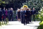 Den Haag 22 augustus 2019
Afscheidsdienst voor prinses Christina op paleis Noordeinde en de koninklijke stallen.
Aanwezig haar Kinderen Bernardo, Nicolas en Juliana alsmede prinses Beatrix prinses Irene prinses Margriet mr Pieter v Vollenhoven Koning Willem Alexander koningin Maxima prinses Mabel prins Constantijn Prinses laurentien en hun kinderen Leonore Claus Casimir Eloise   Prins Carlos  prinses Annemarie prinses Viktoria  Prins Jaime Prinses Carolina met man Albert Brenninkmeijer prinses Margarita met man Tjalling ten cate Prins floris en Prinses Aimee Prins Maurits en Prinses Marilene Prins Pieter Christiaan en Prins Bernhard jr.
