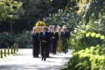 Den Haag 22 augustus 2019
Afscheidsdienst voor prinses Christina op paleis Noordeinde en de koninklijke stallen.
Aanwezig haar Kinderen Bernardo, Nicolas en Juliana alsmede prinses Beatrix prinses Irene prinses Margriet mr Pieter v Vollenhoven Koning Willem Alexander koningin Maxima prinses Mabel prins Constantijn Prinses laurentien en hun kinderen Leonore Claus Casimir Eloise   Prins Carlos  prinses Annemarie prinses Viktoria  Prins Jaime Prinses Carolina met man Albert Brenninkmeijer prinses Margarita met man Tjalling ten cate Prins floris en Prinses Aimee Prins Maurits en Prinses Marilene Prins Pieter Christiaan en Prins Bernhard jr.