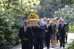 Den Haag 22 augustus 2019
Afscheidsdienst voor prinses Christina op paleis Noordeinde en de koninklijke stallen.
Aanwezig haar Kinderen Bernardo, Nicolas en Juliana alsmede prinses Beatrix prinses Irene prinses Margriet mr Pieter v Vollenhoven Koning Willem Alexander koningin Maxima prinses Mabel prins Constantijn Prinses laurentien en hun kinderen Leonore Claus Casimir Eloise   Prins Carlos  prinses Annemarie prinses Viktoria  Prins Jaime Prinses Carolina met man Albert Brenninkmeijer prinses Margarita met man Tjalling ten cate Prins floris en Prinses Aimee Prins Maurits en Prinses Marilene Prins Pieter Christiaan en Prins Bernhard jr.
