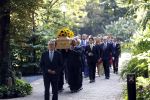 Den Haag 22 augustus 2019
Afscheidsdienst voor prinses Christina op paleis Noordeinde en de koninklijke stallen.
Aanwezig haar Kinderen Bernardo, Nicolas en Juliana alsmede prinses Beatrix prinses Irene prinses Margriet mr Pieter v Vollenhoven Koning Willem Alexander koningin Maxima prinses Mabel prins Constantijn Prinses laurentien en hun kinderen Leonore Claus Casimir Eloise   Prins Carlos  prinses Annemarie prinses Viktoria  Prins Jaime Prinses Carolina met man Albert Brenninkmeijer prinses Margarita met man Tjalling ten cate Prins floris en Prinses Aimee Prins Maurits en Prinses Marilene Prins Pieter Christiaan en Prins Bernhard jr.