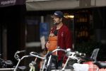 Amsterdam 22 augustus 2020
Arie Boomsma met zijn baby op zijn borst.