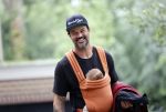 Amsterdam 22 augustus 2020
Arie Boomsma met zijn baby op zijn borst.