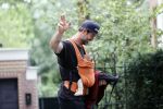 Amsterdam 22 augustus 2020
Arie Boomsma met zijn baby op zijn borst.