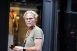 Amsterdam 20 augustus 2020
Bastiaan v Schaik met zijn nieuwe vriend op de pc hooftstraat