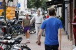 Amsterdam 20 augustus 2020
Bastiaan v Schaik met zijn nieuwe vriend op de pc hooftstraat