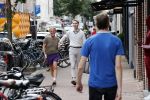 Amsterdam 20 augustus 2020
Bastiaan v Schaik met zijn nieuwe vriend op de pc hooftstraat