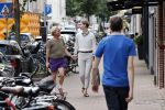Amsterdam 20 augustus 2020
Bastiaan v Schaik met zijn nieuwe vriend op de pc hooftstraat