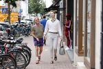Amsterdam 20 augustus 2020
Bastiaan v Schaik met zijn nieuwe vriend op de pc hooftstraat