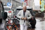 Amsterdam 25 augustus 2020
Bram Moszkowicz in de regen op straat in het centrum van Amsterdam.