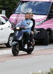 Amsterdam 24 augustus 2020
Dave Roelvink met zijn nieuwe vriendin Jazzlynn op de scooter in Amsterdam zuid.