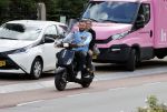 Amsterdam 24 augustus 2020
Dave Roelvink met zijn nieuwe vriendin Jazzlynn op de scooter in Amsterdam zuid.