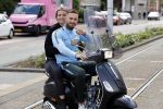 Amsterdam 24 augustus 2020
Dave Roelvink met zijn nieuwe vriendin Jazzlynn op de scooter in Amsterdam zuid.