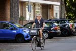 Amsterdam 20 maart 2020
Derek de Lint op de fiets in Amsterdam zuid.