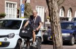 Amsterdam 20 maart 2020
Derek de Lint op de fiets in Amsterdam zuid.