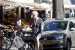 Amsterdam 20 maart 2020
Derek de Lint op de fiets in Amsterdam zuid.