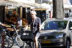 Amsterdam 20 maart 2020
Derek de Lint op de fiets in Amsterdam zuid.