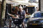 Amsterdam 20 maart 2020
Derek de Lint op de fiets in Amsterdam zuid.