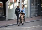 Amsterdam 124 september 2020
Dorien Rose op de fiets in het centrum van Amsterdam