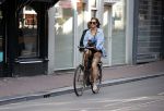 Amsterdam 124 september 2020
Dorien Rose op de fiets in het centrum van Amsterdam