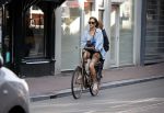 Amsterdam 124 september 2020
Dorien Rose op de fiets in het centrum van Amsterdam