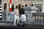 Amsterdam 4 september 2020
Dotan wandelend met een vriendin en haar baby