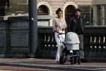 Amsterdam 4 september 2020
Dotan wandelend met een vriendin en haar baby