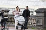 Amsterdam 4 september 2020
Dotan wandelend met een vriendin en haar baby