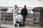Amsterdam 4 september 2020
Dotan wandelend met een vriendin en haar baby