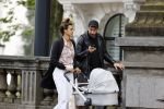 Amsterdam 4 september 2020
Dotan wandelend met een vriendin en haar baby
