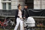 Amsterdam 4 september 2020
Dotan wandelend met een vriendin en haar baby
