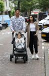 Amsterdam 9 september 2020
Edson Alvarez met vriendin en dochter in Amsterdam zuid