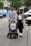 Amsterdam 9 september 2020
Edson Alvarez met vriendin en dochter in Amsterdam zuid