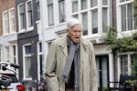 Amsterdam 27 augustus 2020
Frits Bolkestein met wandelstok op straat in het centrum van Amsterdam.